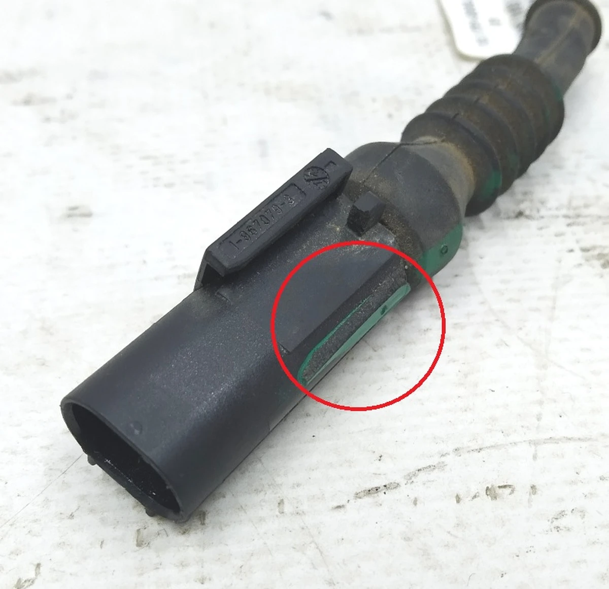 17 Compressor temperature sensor pneumatic damaged Tesla model S 1007423-00-B