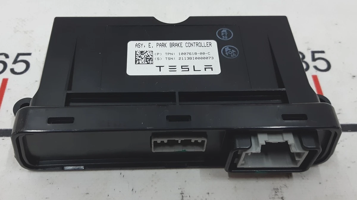6 Блок контроля стояночного тормоза Tesla Model S, Model S REST, Model X 1007618-00-J