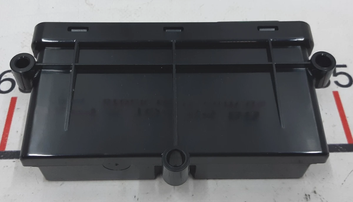 6 Блок контроля стояночного тормоза Tesla Model S, Model S REST, Model X 1007618-00-J