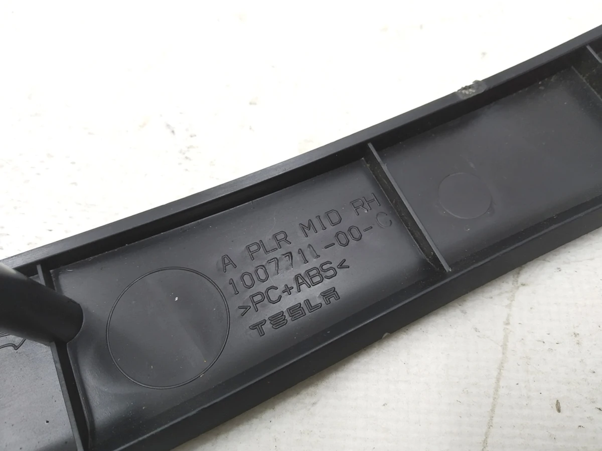 7 Накладка дверного отвору стійки А передня права Tesla model S, model S REST 1007711-00-D