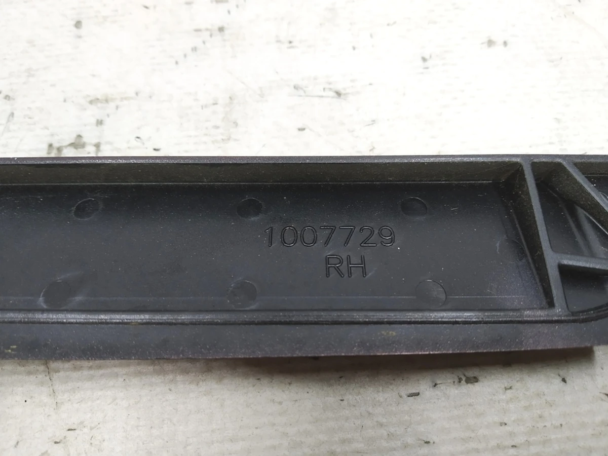 11 Пластина наружной ручки двери передней/задней правая PPMR Tesla model S, model S REST 1007729-00-D