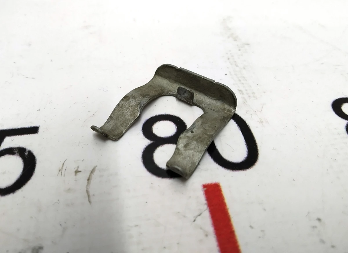 Клипса крепления тормозного шланга Tesla Model S, Model S REST, Model X, Model 3, Model Y 1007786-00-A