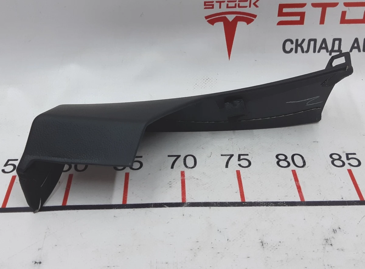 20 Накладка ременя безпеки стійки З правого RBST MAMTH V Tesla model S 1024732-00-B