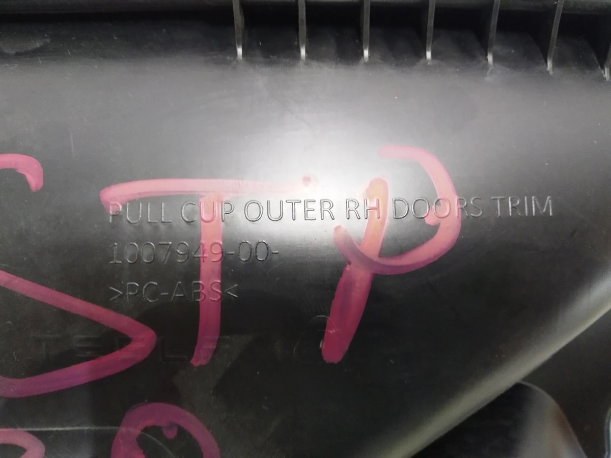 Накладка ручки карты передней/задней правой двери (внутренний) Tesla model S, model S REST 1007949-00-R