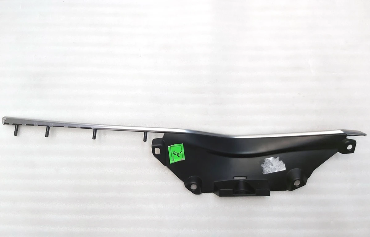 5 Молдинг алюминиевый карты двери задней правой Tesla model S, model S REST 1051390-00-A