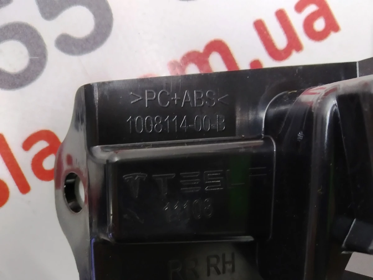 Кронштейн кріплення кнопки склопідйомника двері задньої правої Tesla model S, model S REST 1008114-00-C