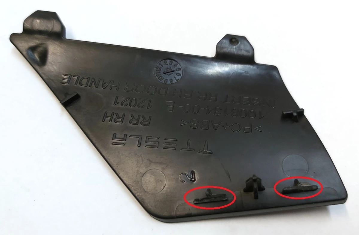 13 Заглушка дверної картки під ручкою ззаду права з пошкодженням Tesla model S, model S REST 1008134-00-E