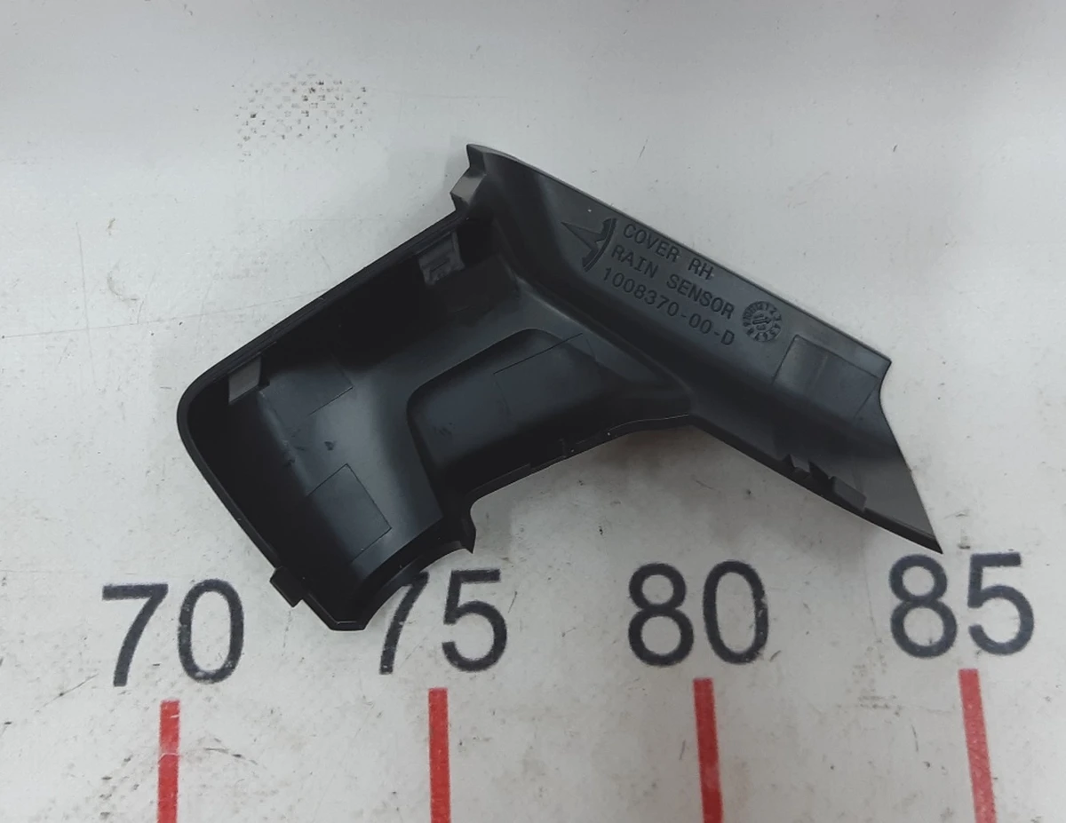 8 Облицовка кронштейна зеркала заднего вида правая Tesla model S 1008370-00-F