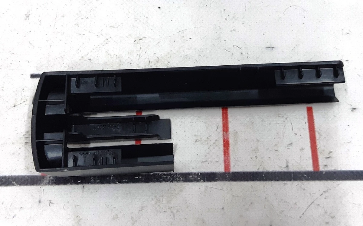 1 Заглушка салазки сиденья передняя левая Tesla model S, model S REST 1031675-00-A