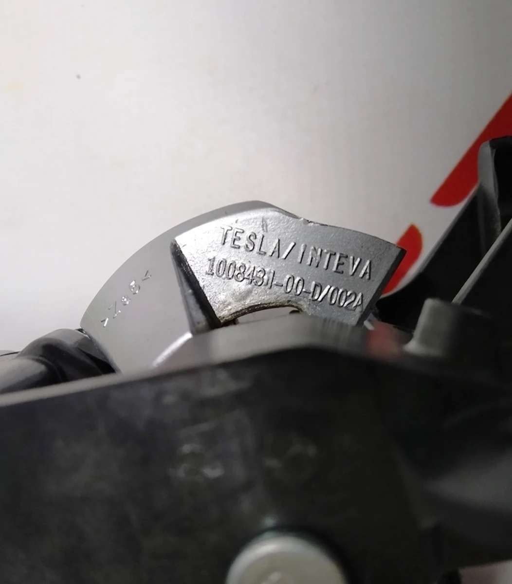 7 Ручка відкриття дверей внутрішня передня права в зборі Tesla model S, model S REST 1007940-00-G