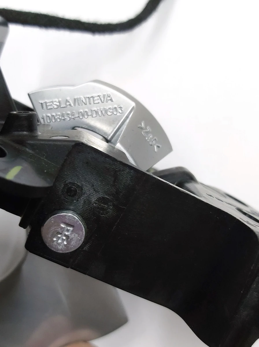 11 Ручка відкриття дверей внутрішня ззаду ліва в зборі з пошкодженням кронштейна Tesla model S, model S REST 6007505-00-F