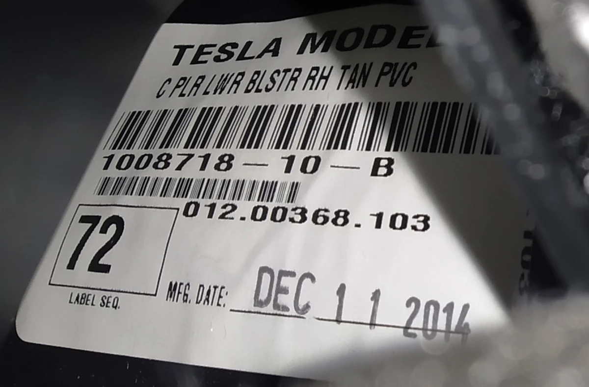 17 Облицовка стойки C нижняя правая PVC TAN Tesla model S 1008334-10-H