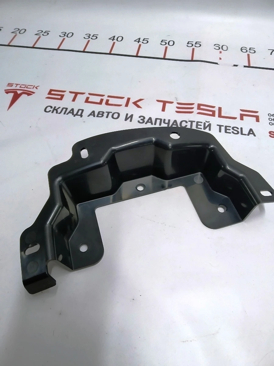 4 BRACKET,ECU,PARK BRAKE PWR LIFTGATE Tesla model S, model S REST 1051906-00-A