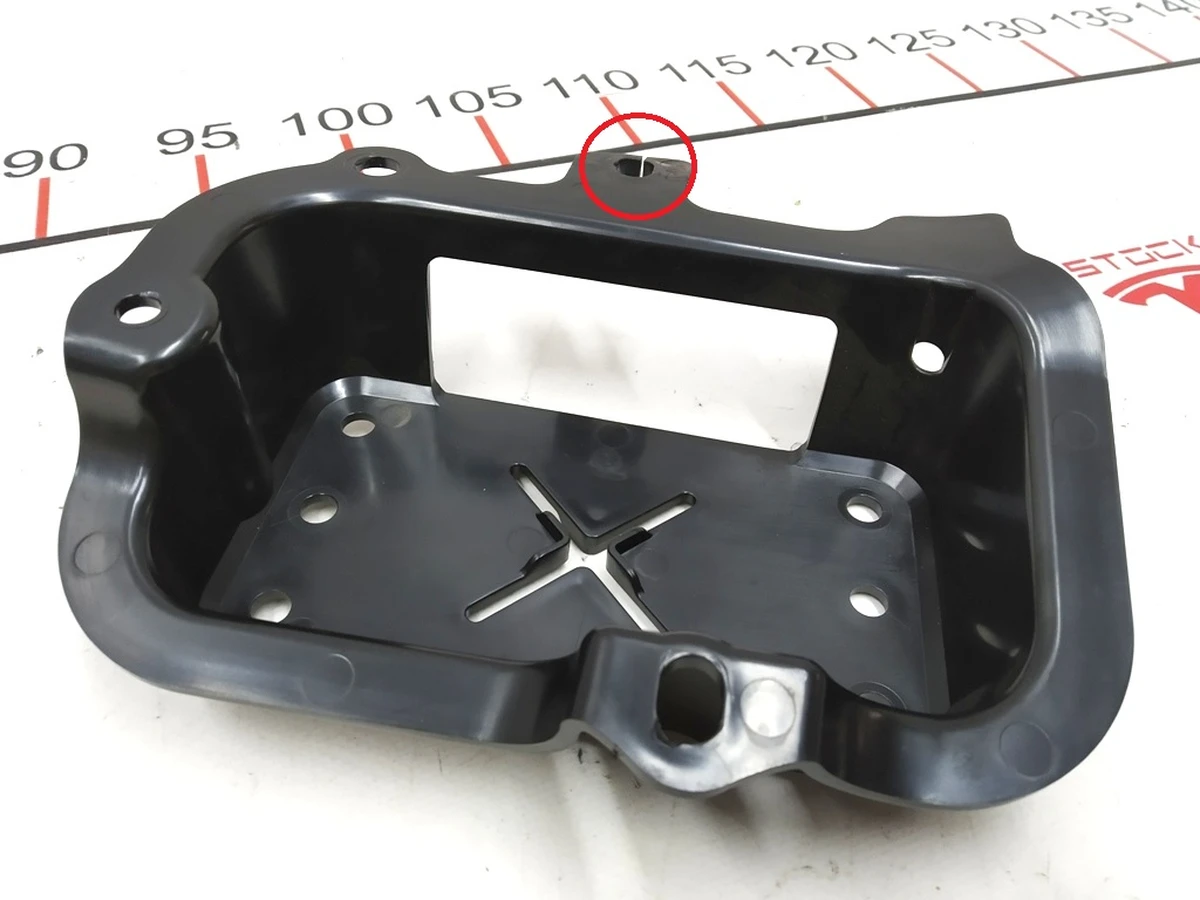 3 ECU PARK ASSIST control unit mounting bracket damaged Tesla model S 1008903-00-B