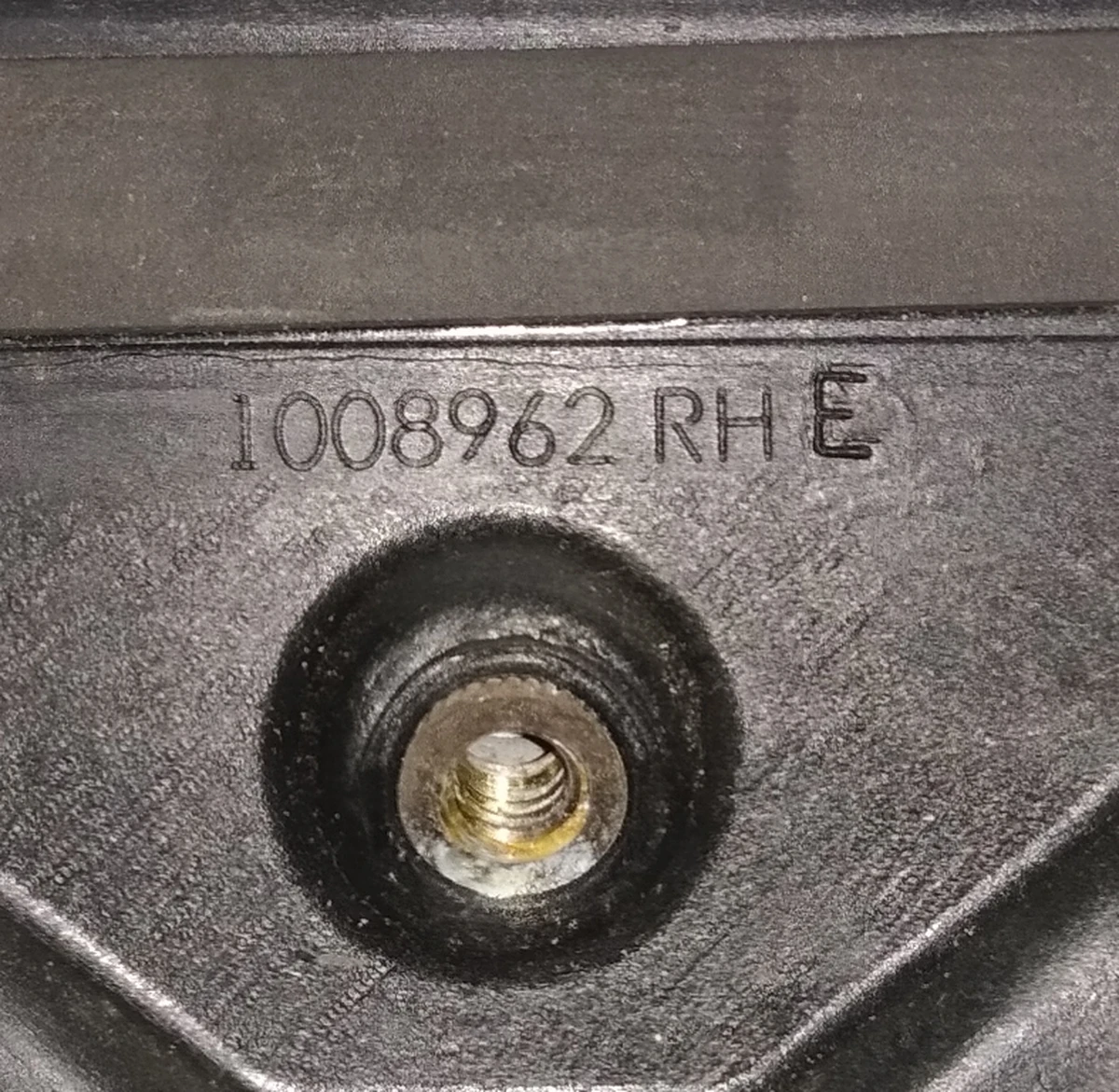 1 Корпус механизма ручки наружной передней правой GEN 1 Tesla model S 1135725-S0-A