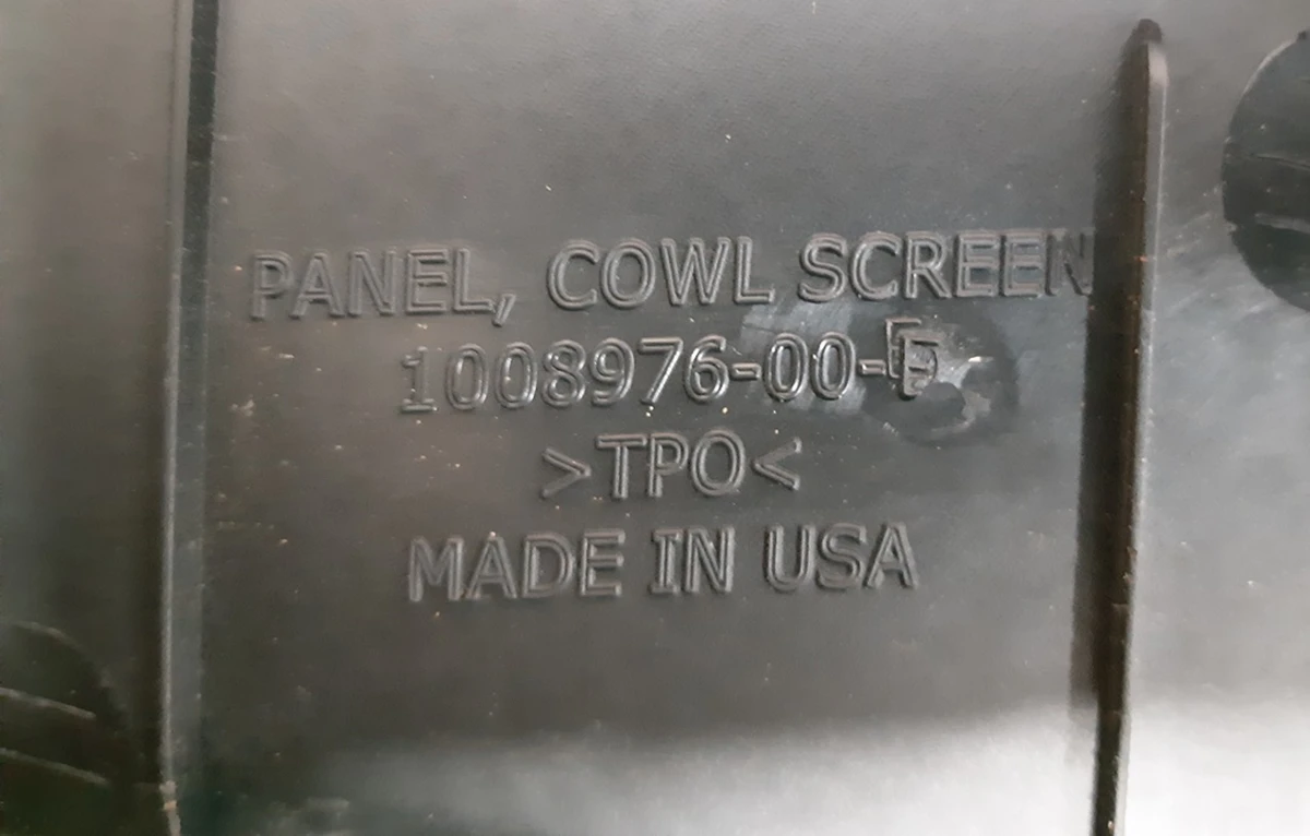 7 Подкапотная накладка стеклоочистителей Tesla model S 1008976-00-F