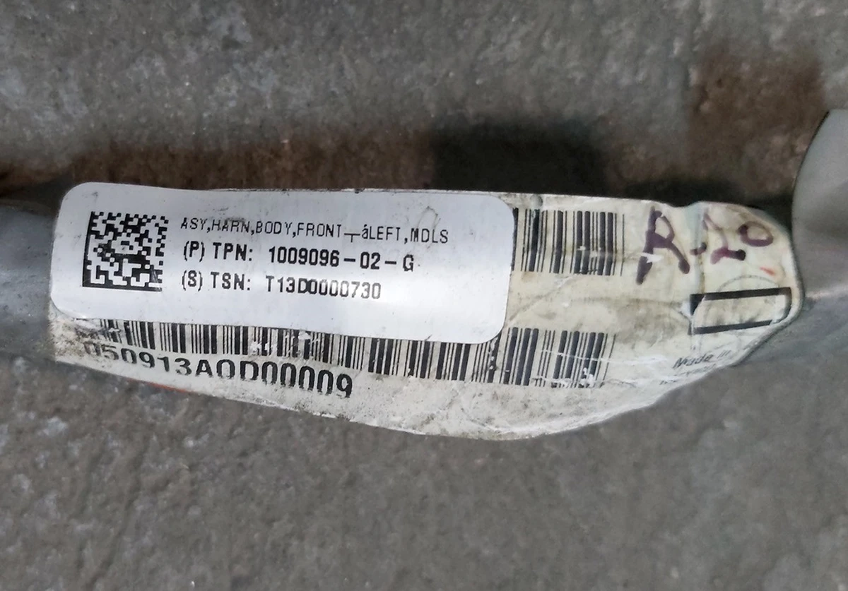 2 Электропроводка передняя левая подкапотная Tesla model S 1009096-02-G