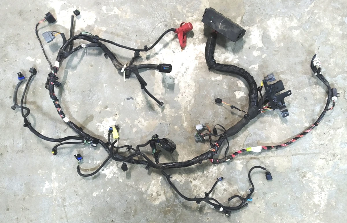 2 Електропроводка передня ліва підкапотна (на контактах сліди окислення) у розборі Tesla model S 1009096-71-M