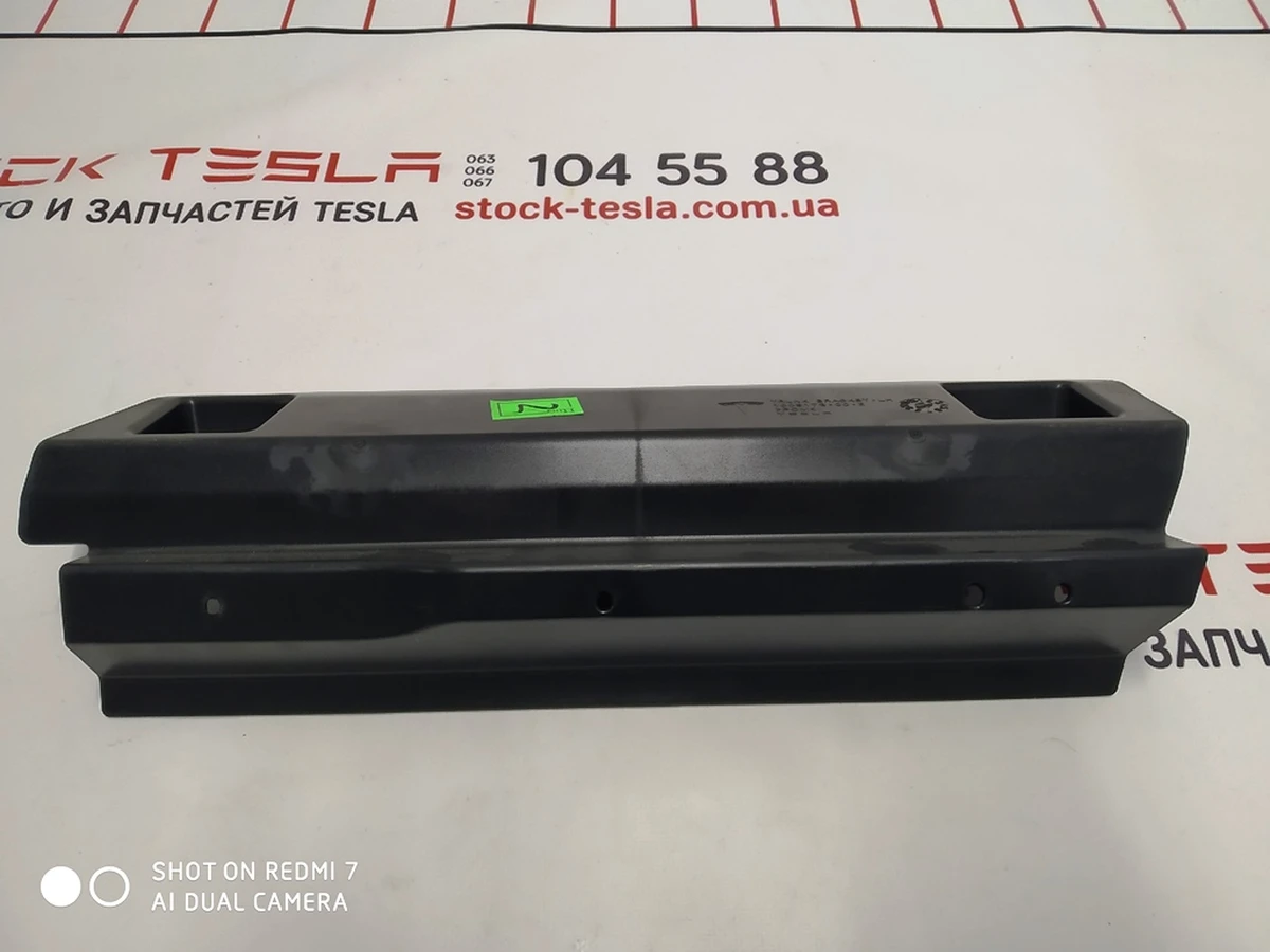 Кронштейн задній лівий для килимової доріжки Tesla model S, model S REST 1009173-00-E