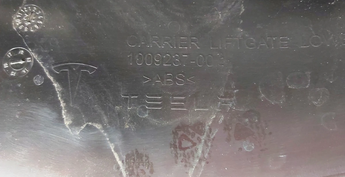 1 Карта крышки багажника с повреждением Tesla Model S, Model S REST 1009231-S0-A