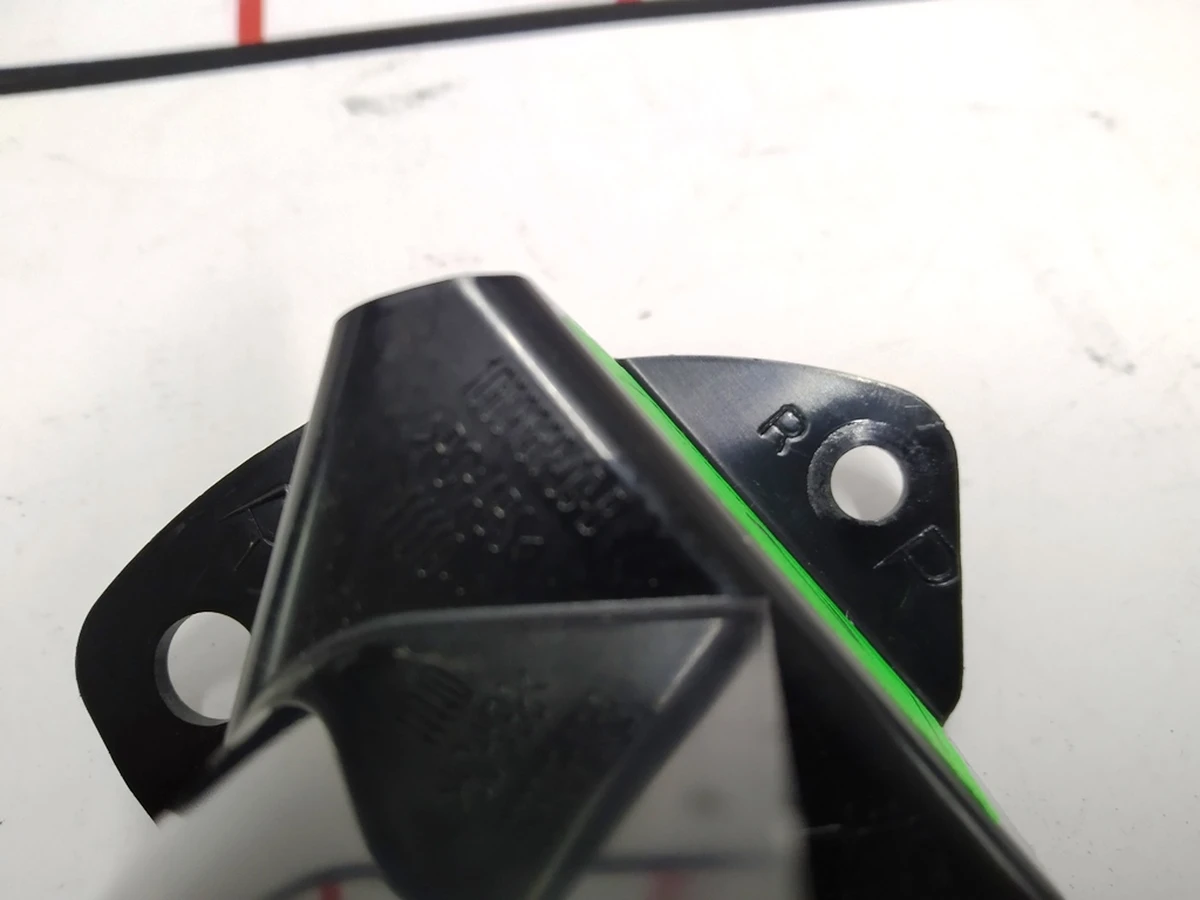 Кронштейн карты двери задней правой пластиковый Tesla model S, model S REST 1009369-00-B