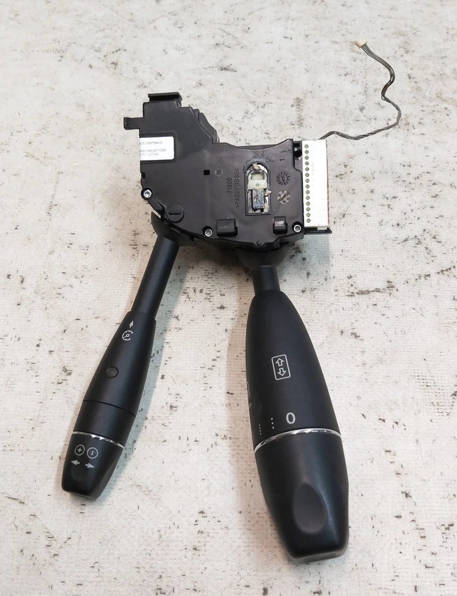 Switch for light and glass cleaning in the steering column Tesla model 3 1097662-00-N