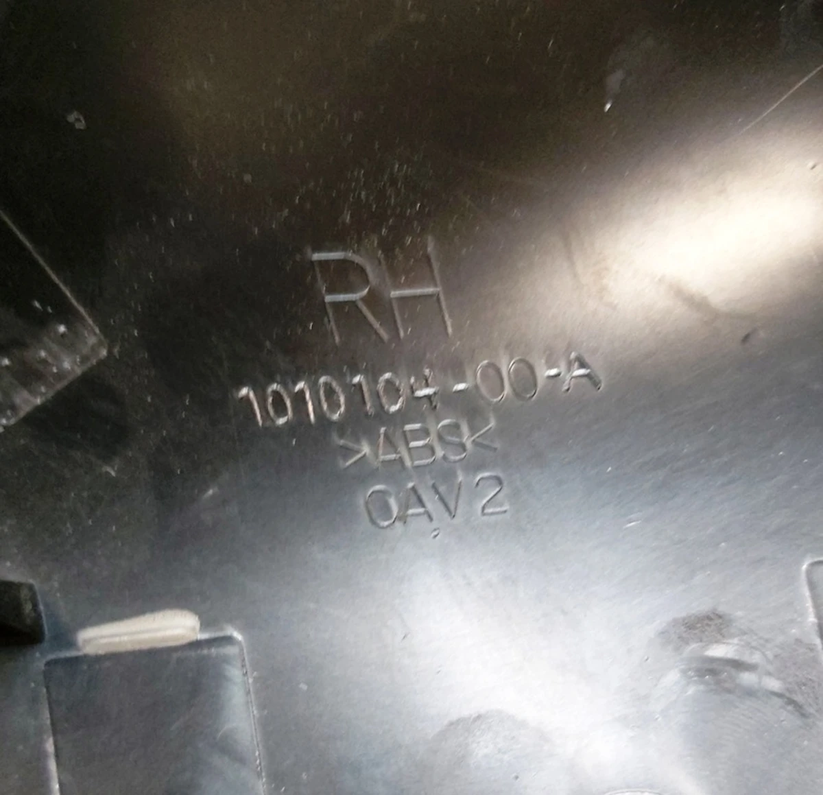 6 Накладка дзеркала зовнішнього правого верхня (шкаралупа) PBSB із пошкодженням Tesla model S, model S REST 1010104-00-A