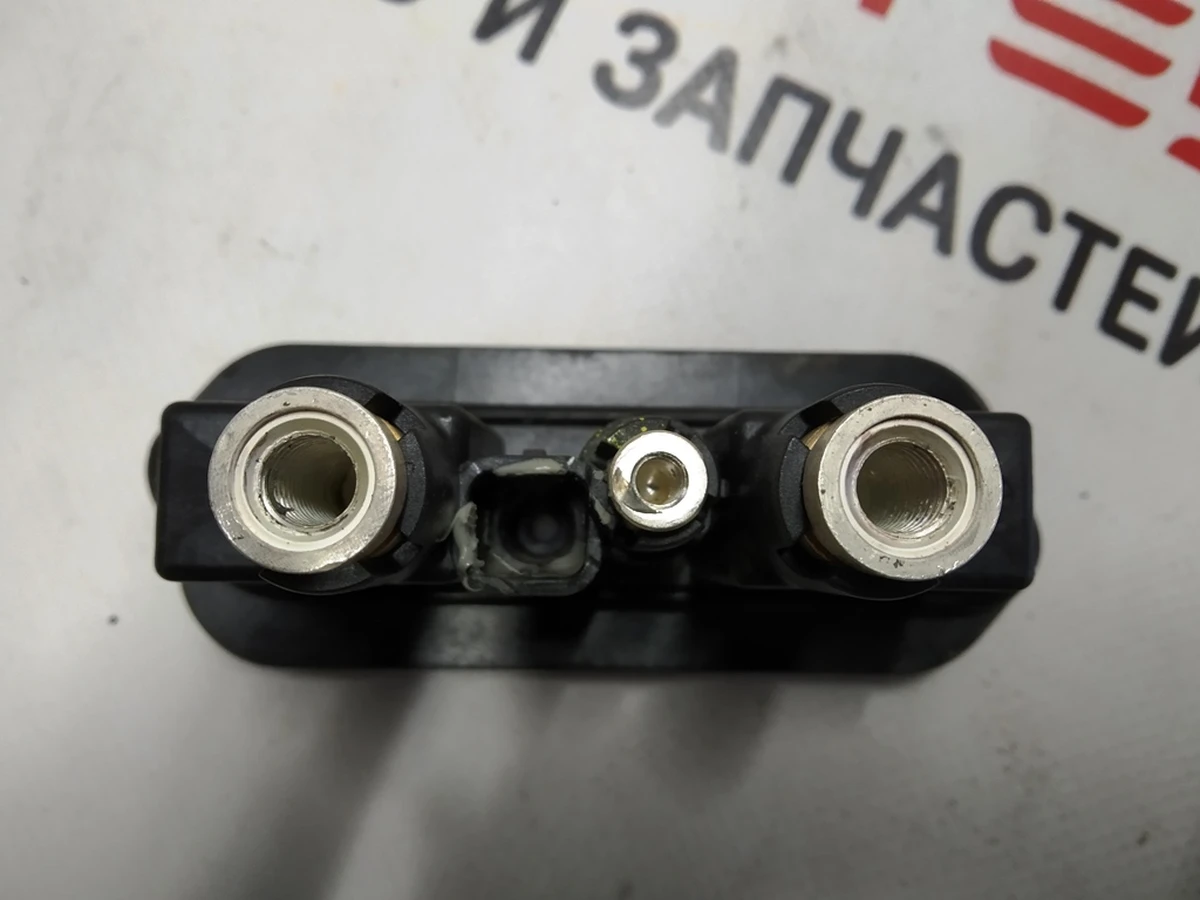 Высоковольтный разъем основоной батареи Tesla model S 1011387-00-B