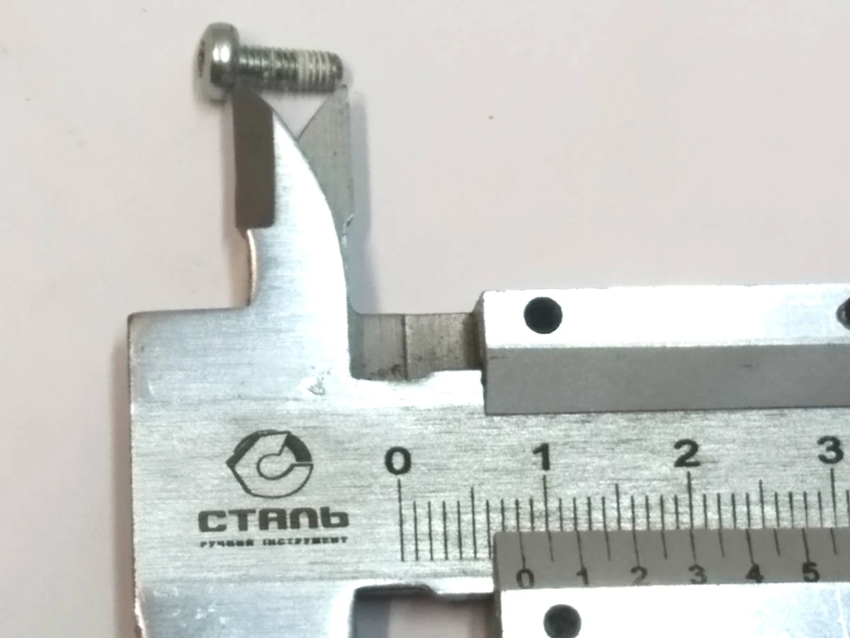 2 Гвинт кронштейна і камери дзеркала заднього виду 8mm M3-0.5X8,PH,TRX-T10,STL,ZNC,PATCH Tesla Model 3, Model Y 1011416-00-B