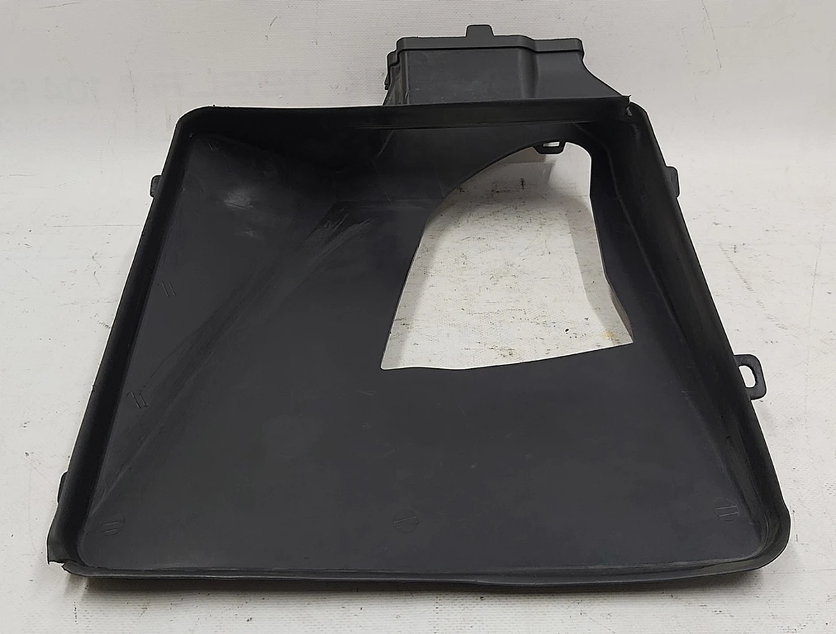 8 Диффузор левый радиатора кондиционера RWD Tesla model S 1038057-00-A