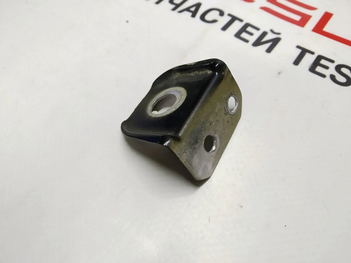 6 BRKT FR FENDER RR UPR Tesla Model S, Model S REST, Model S Feb 2021 1011804-S0-B