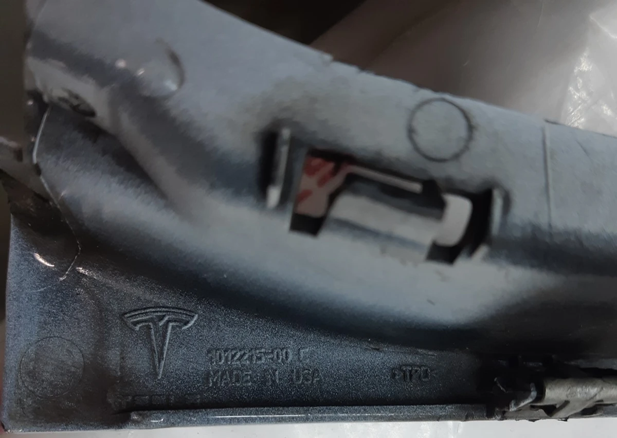 6 Door sill molding left decorative (plastic) PBCW Tesla model S, model S REST 1012215-00-G