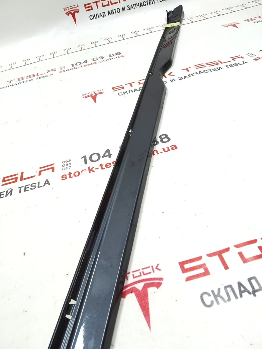 6 Door sill molding left decorative (plastic) PMNG Tesla model S, model S REST 1012215-00-G