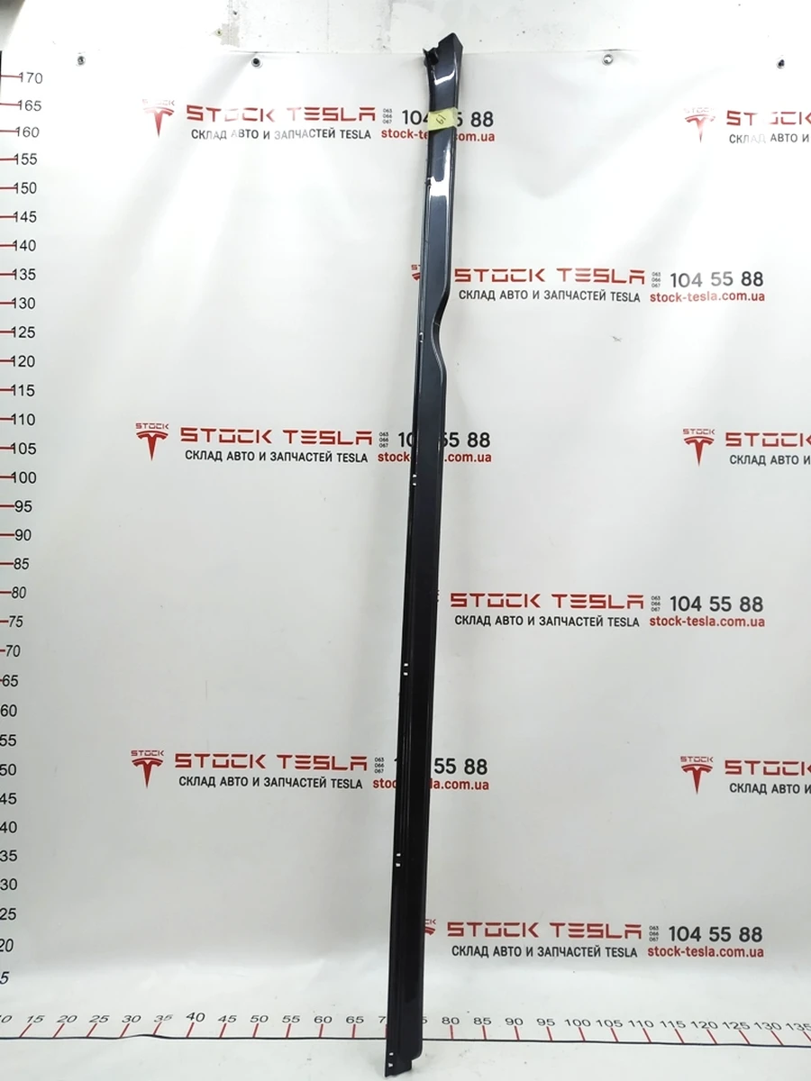 6 Door sill molding left decorative (plastic) PMNG Tesla model S, model S REST 1012215-00-G