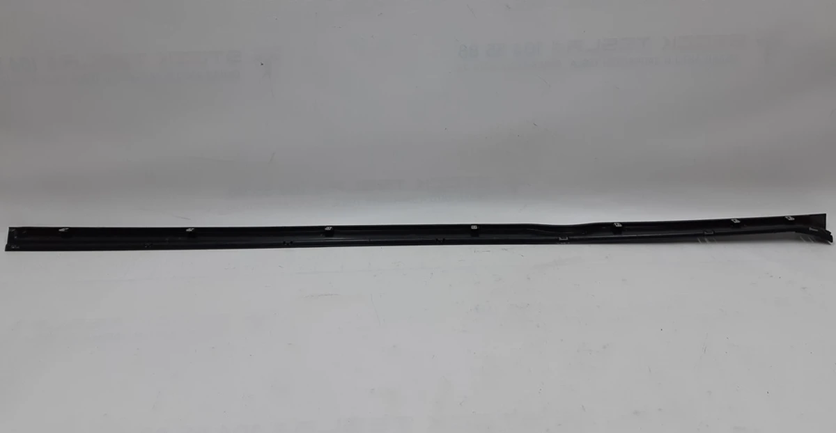 6 Молдинг накладки порога левый декоративный (пластик) с повреждением PMNG Tesla model S, model S REST 1012215-00-G