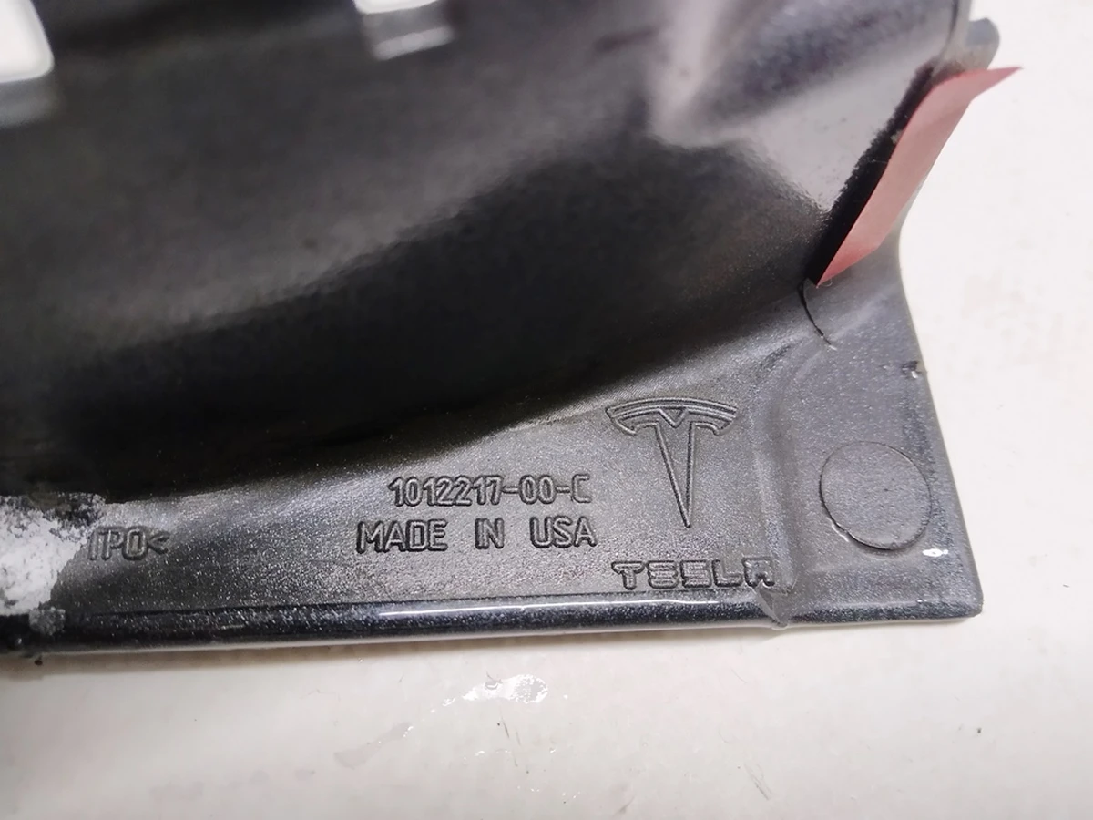 6 Молдинг накладки порога правый декоративный (пластик) PBSB  Tesla model S, model S REST 1012217-00-G