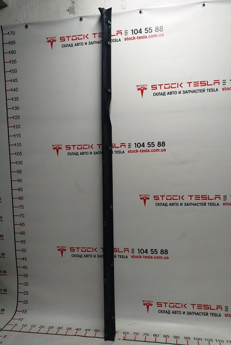 6 Молдинг накладки порога правый декоративный (пластик) PBSB  Tesla model S, model S REST 1012217-00-G