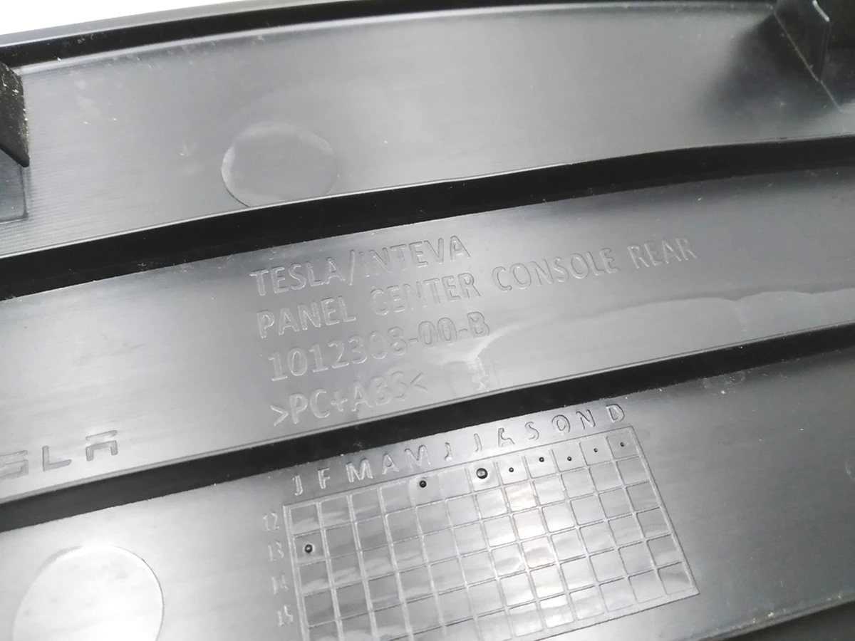 9 Панель центральной консоли задняя Tesla model S, model S REST 1012718-00-F