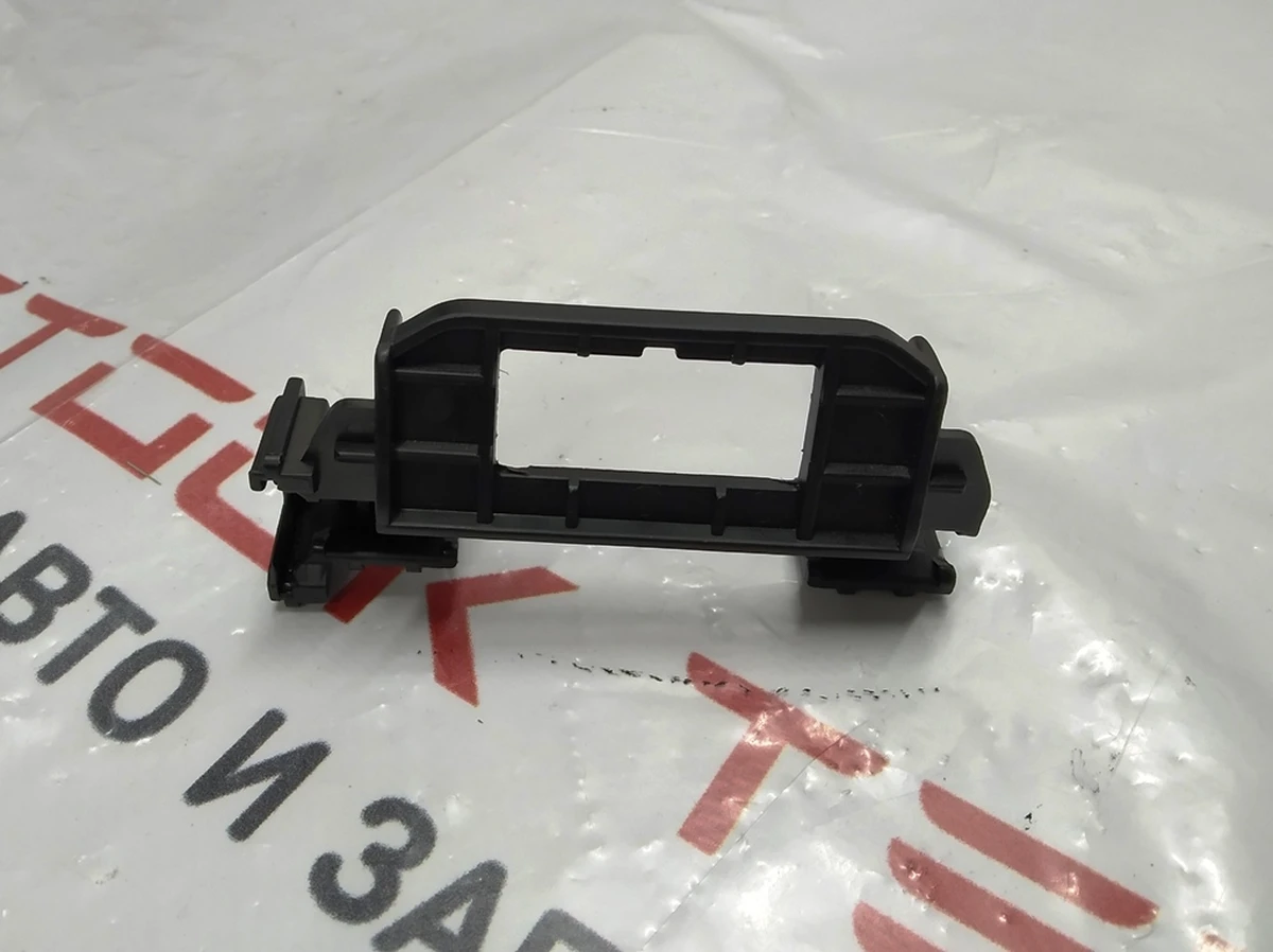 3 Mounting bracket for driver/passenger seat backlight Tesla model S 1013115-03-B