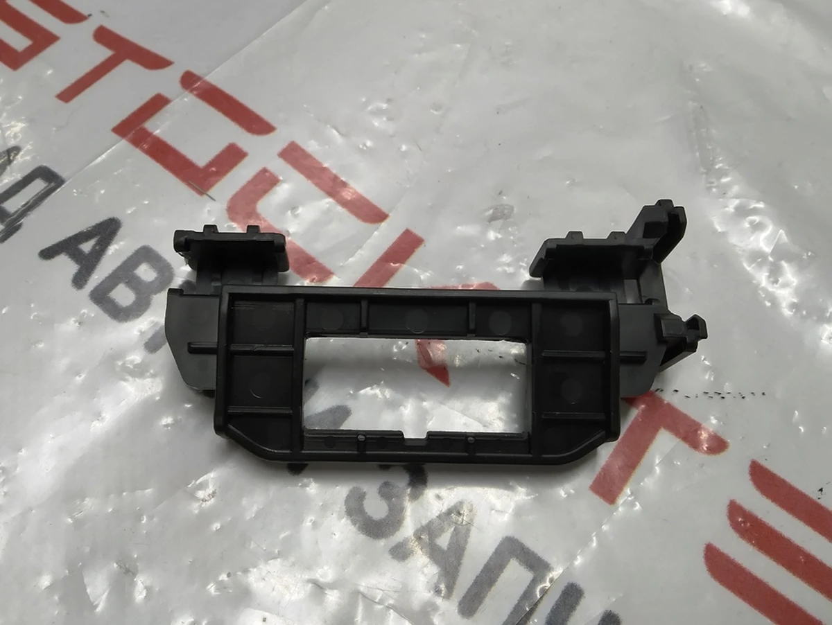 3 Mounting bracket for driver/passenger seat backlight Tesla model S 1013115-03-B