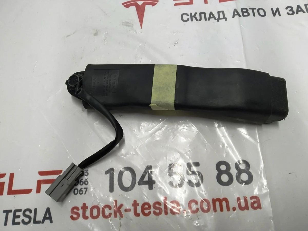 3 Driver seat belt buckle Tesla model S 1013115-03-B