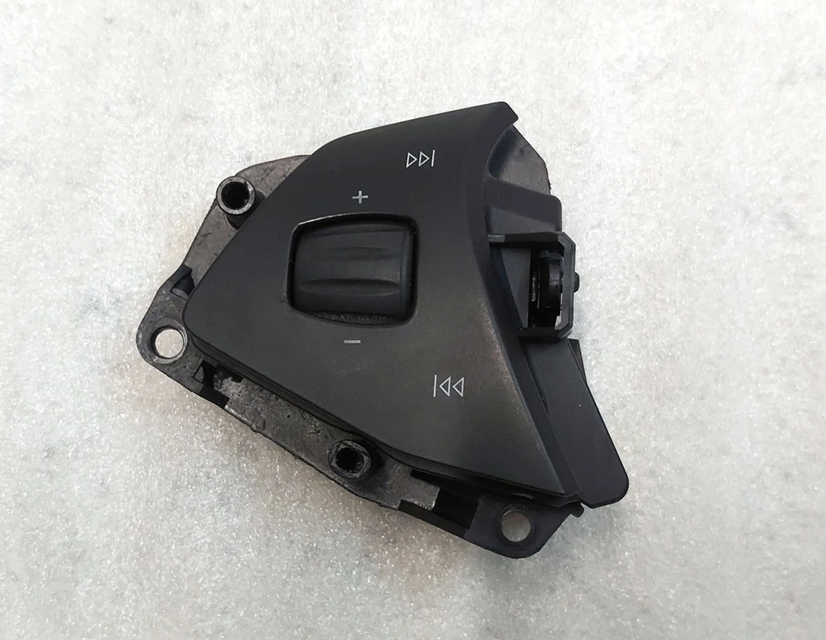 1 Кнопка переключения (на руле) левая некондиция Tesla model S REST, model X 1013242-00-H