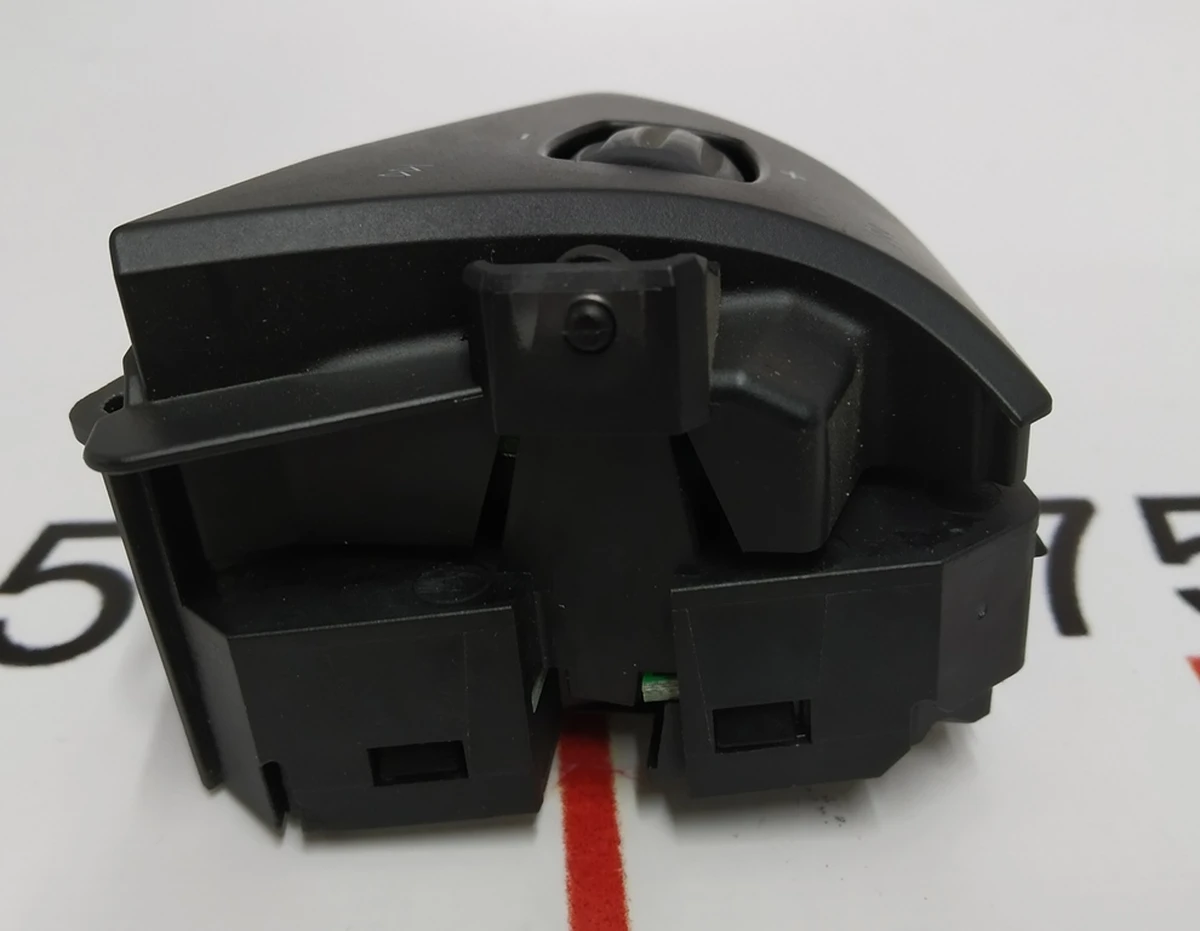 1 Switch button (on steering wheel) left Tesla model X S REST 1013242-00-H