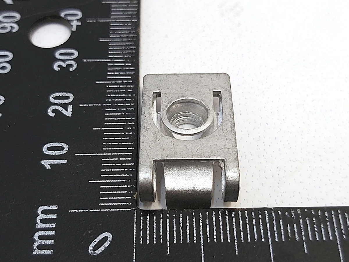 13 Скоба MT,M6,0.5-3.0,STL,G0110 Tesla all models (кроме Model Y Feb 2025) 1013802-00-B