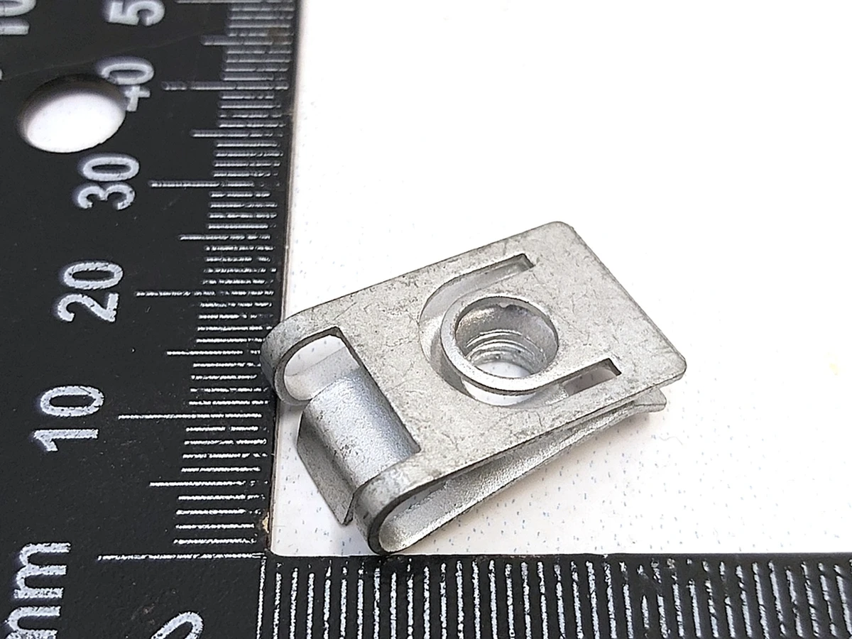 13 Скоба MT,M6,0.5-3.0,STL,G0110 Tesla all models (кроме Model Y Feb 2025) 1013802-00-B