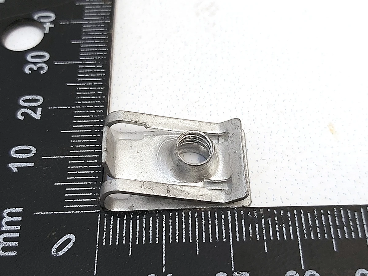 13 Скоба MT,M6,0.5-3.0,STL,G0110 Tesla all models (кроме Model Y Feb 2025) 1013802-00-B