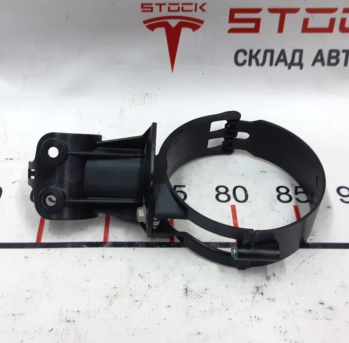2 Крепление баллона резервуара пневмо (ресивер) Tesla model S, model S REST 1013834-00-C