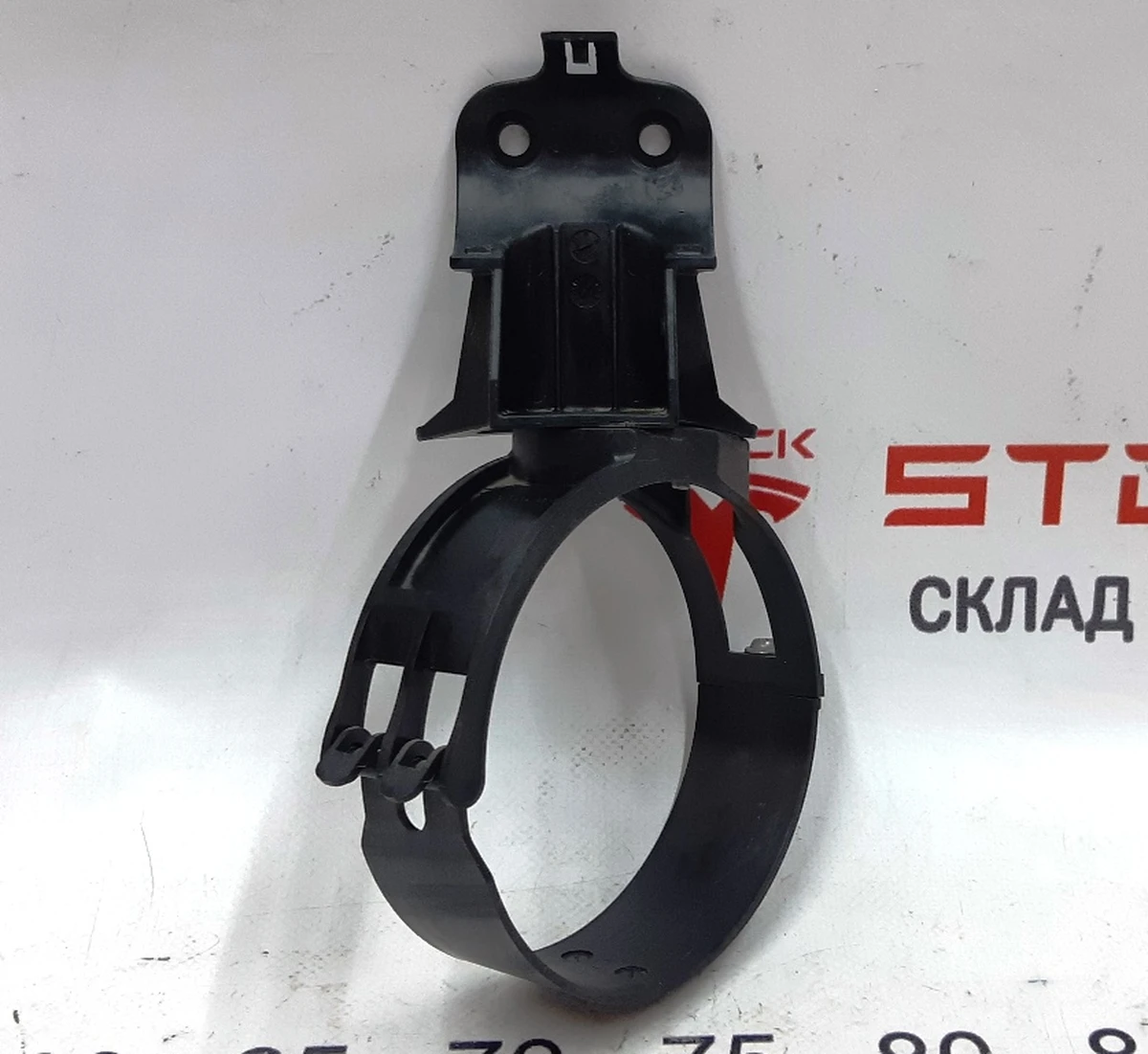 2 Крепление баллона резервуара пневмо (ресивер) Tesla model S, model S REST 1013834-00-C