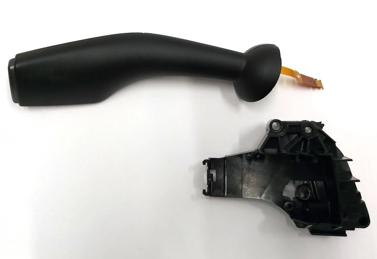 Переключатель передач в рулевой колонке с повреждением Tesla model 3 1097662-00-N