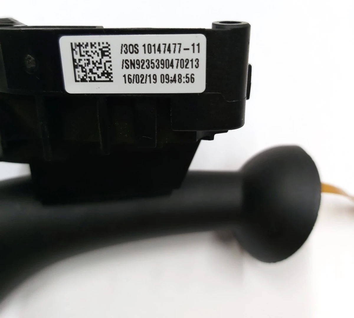 Переключатель передач в рулевой колонке с повреждением Tesla model 3 1097662-00-N